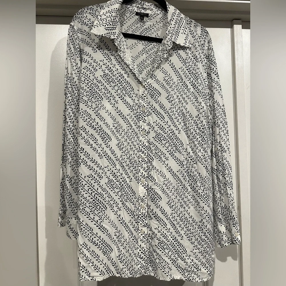 Talbots White and Blue Patterned Button-Up Shirt - Picture 1 of 4